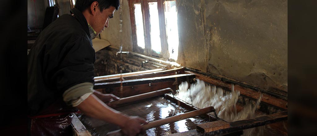 Making of Deh-Sho paper in Jungshi factory, Thimphu